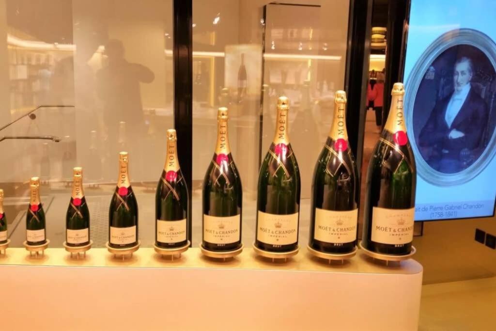 Suite Premium Le Figaro 2 เอแปร์เน ภายนอก รูปภาพ